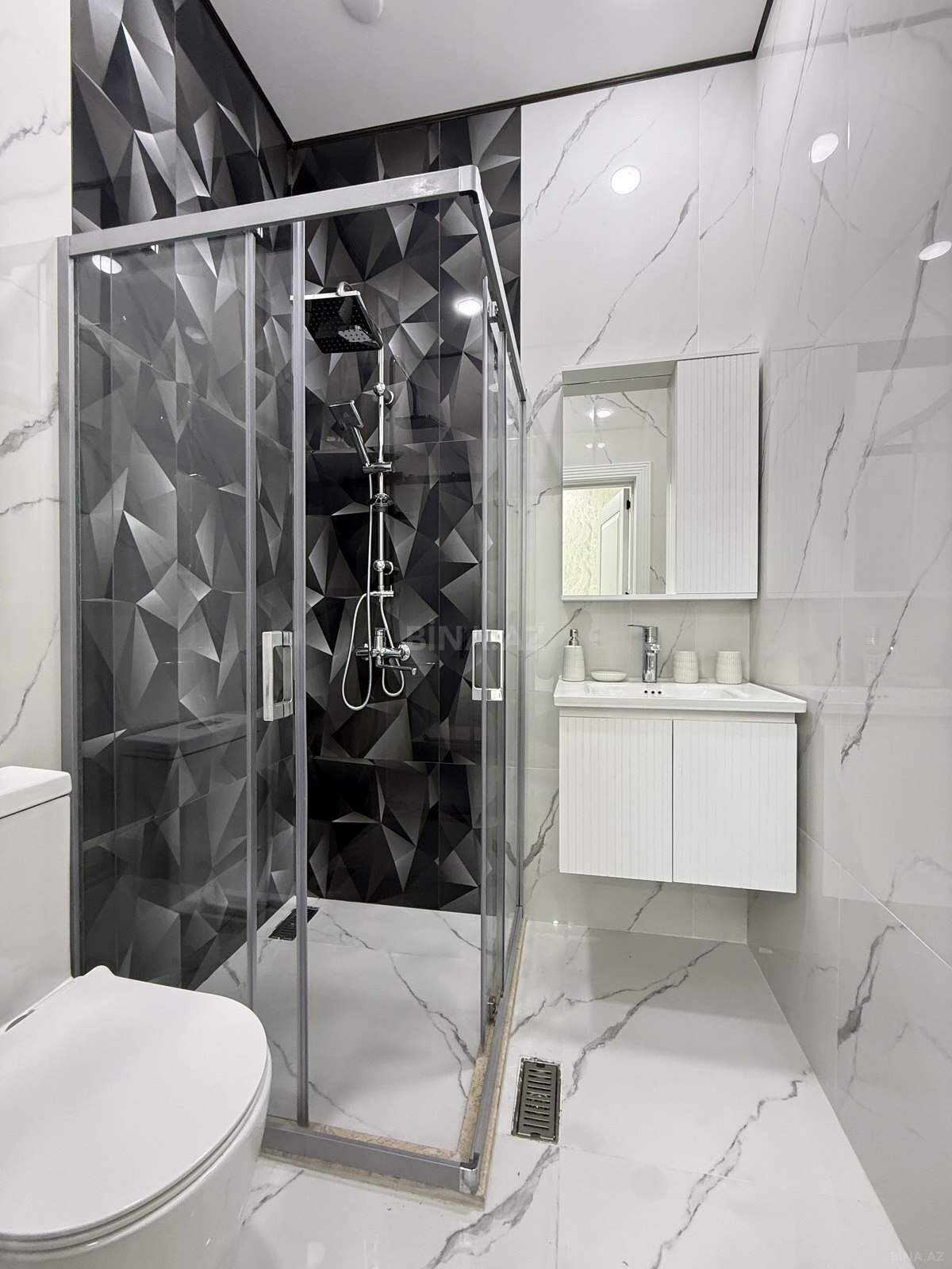 4 otaqlı həyət evi/bağ evi - Şüvəlan q. - 160 m² (23)