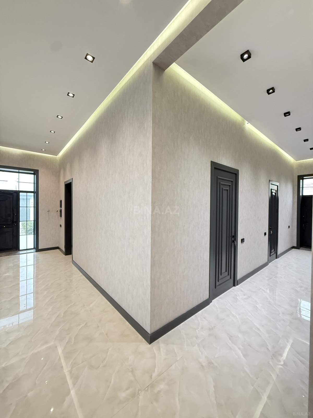 6 otaqlı həyət evi/bağ evi - Şüvəlan q. - 400 m² (12)