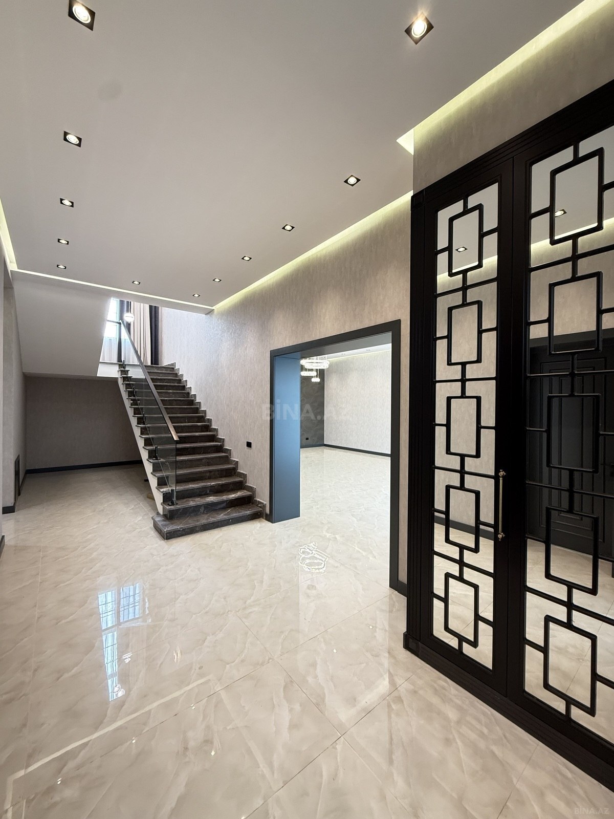 6 otaqlı həyət evi/bağ evi - Şüvəlan q. - 400 m² (11)