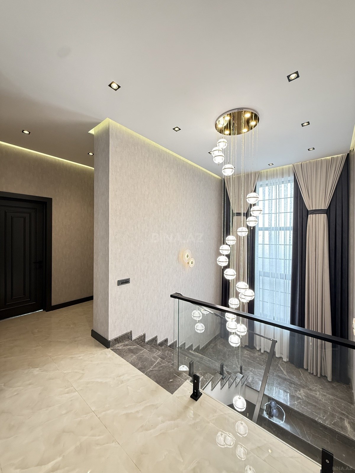 6 otaqlı həyət evi/bağ evi - Şüvəlan q. - 400 m² (20)