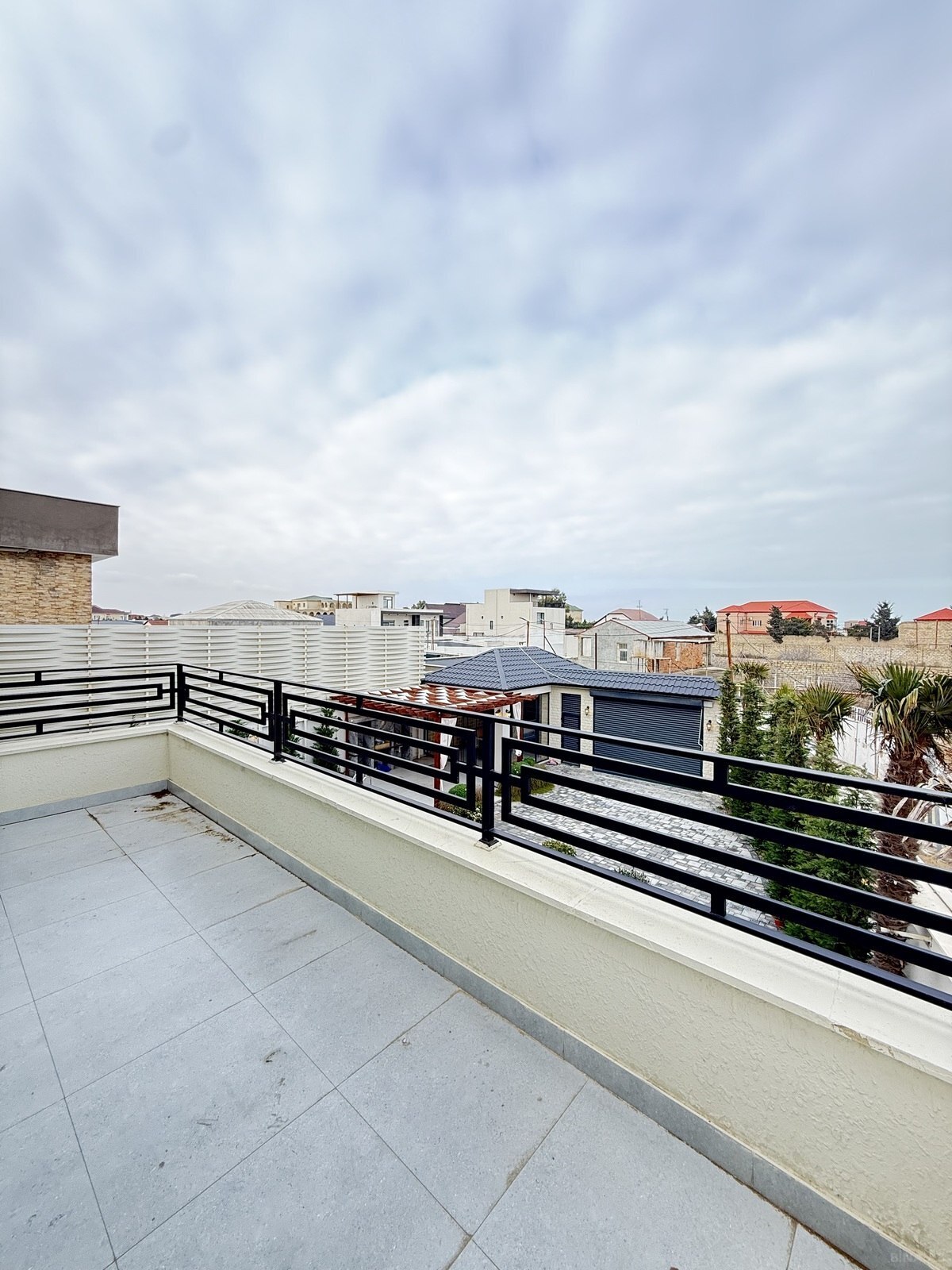 6 otaqlı həyət evi/bağ evi - Şüvəlan q. - 400 m² (30)