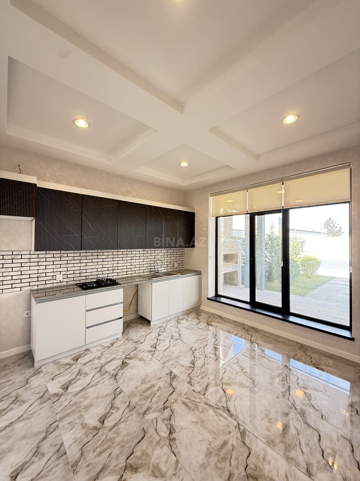 4 otaqlı həyət evi/bağ evi - Şüvəlan q. - 170 m² (16)