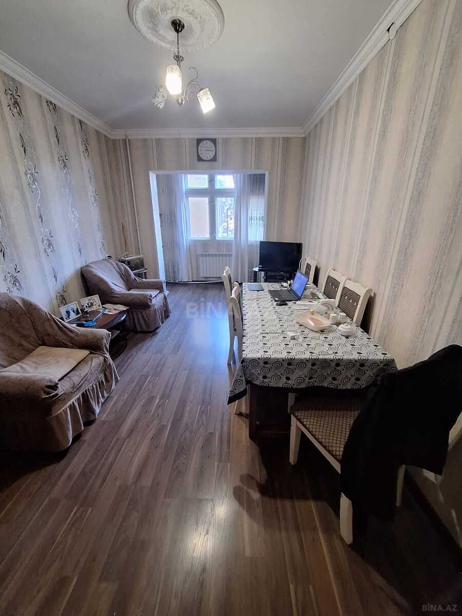 3 otaqlı köhnə tikili - 8-ci mikrorayon q. - 90 m² (1)