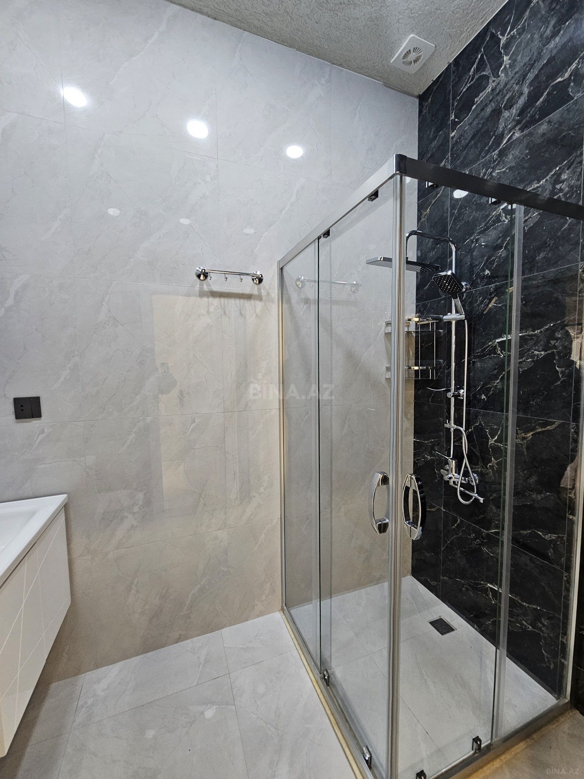 4 otaqlı həyət evi/bağ evi - Şüvəlan q. - 150 m² (15)