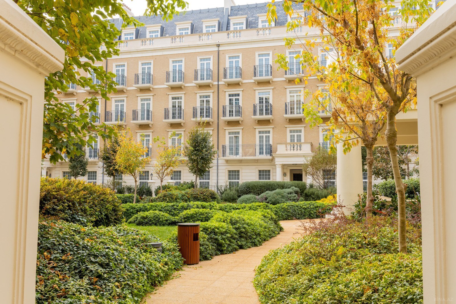 Knightsbridge Residence White City tikinti şirkətinə məxsus yaşayış kompleksi-collage-photo-1