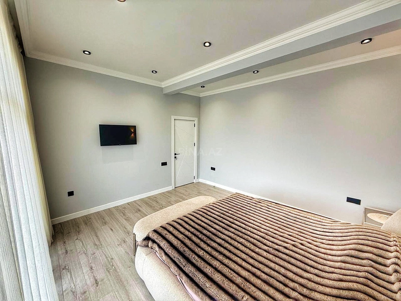 8-комн. дом/дача - пос. Новханы - 400 м² (13)