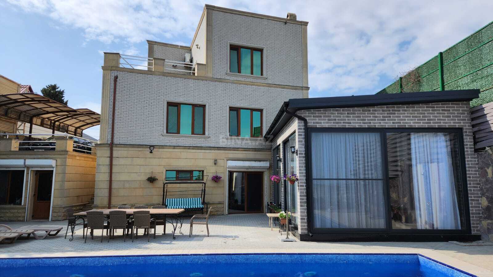 5 otaqlı həyət evi/bağ evi - Novxanı q. - 300 m² (1)