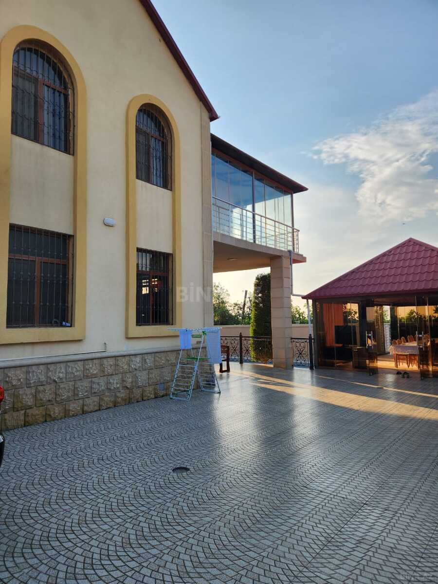 6 otaqlı həyət evi/bağ evi - Novxanı q. - 200 m² (1)