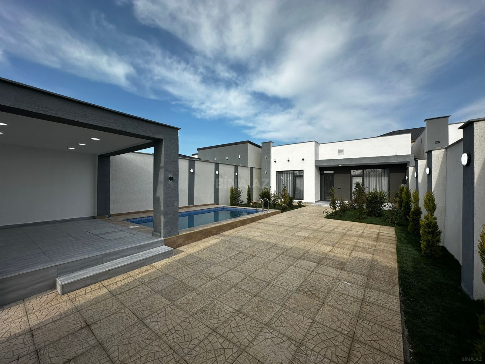 4 otaqlı həyət evi/bağ evi - Şüvəlan q. - 150 m² (1)