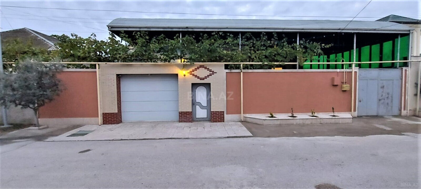 4 otaqlı həyət evi/bağ evi - Qaraçuxur q. - 120 m² (1)