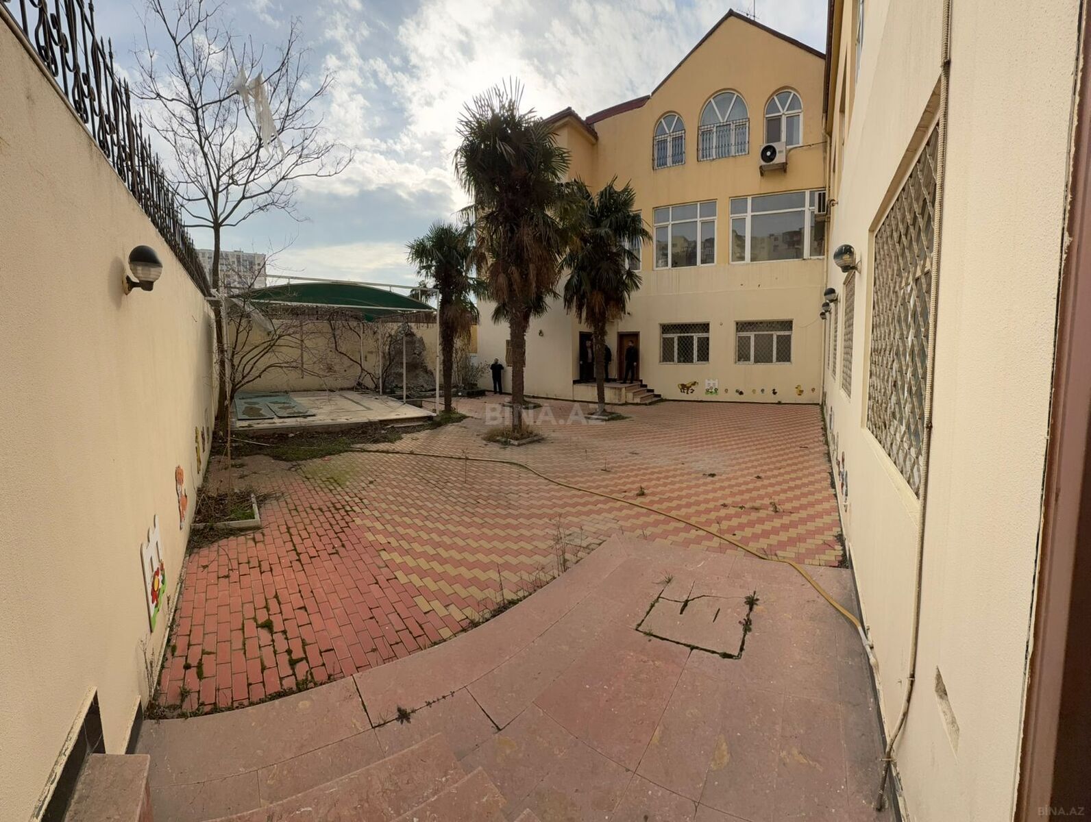 Obyekt - İnşaatçılar m. - 600 m² (1)