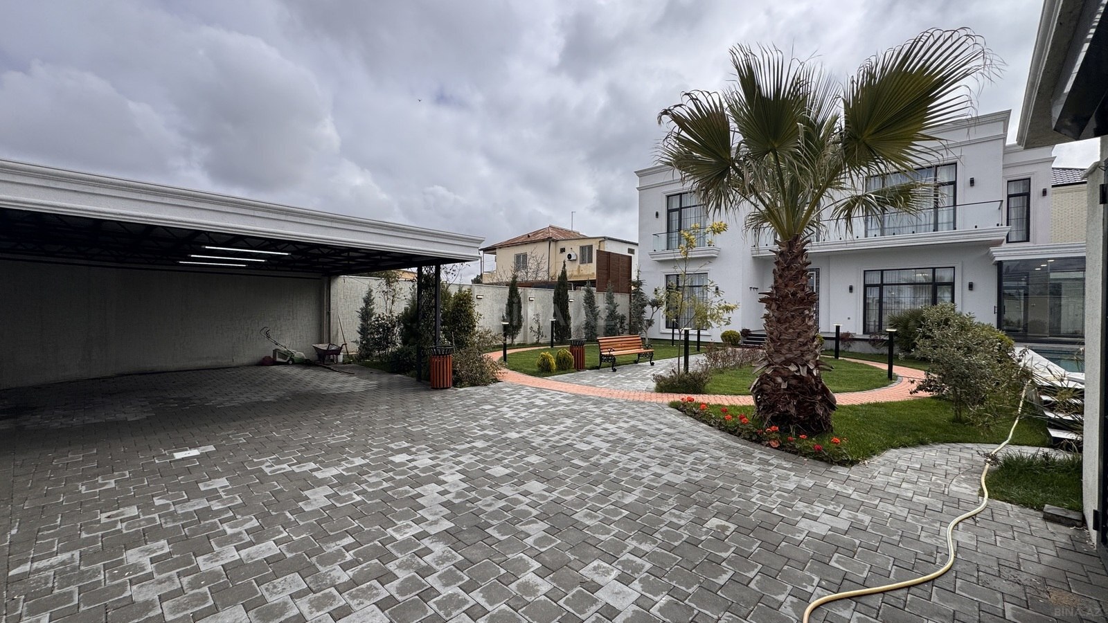6 otaqlı həyət evi/bağ evi - Şağan q. - 350 m² (3)