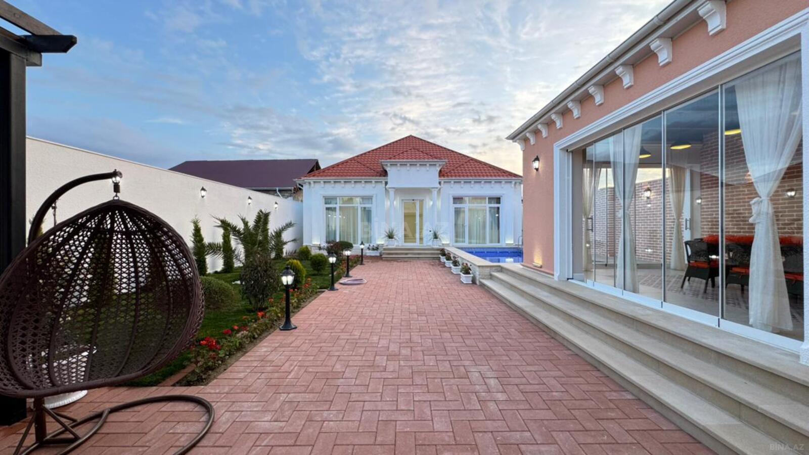 5 otaqlı həyət evi/bağ evi - Mərdəkan q. - 210 m² (1)
