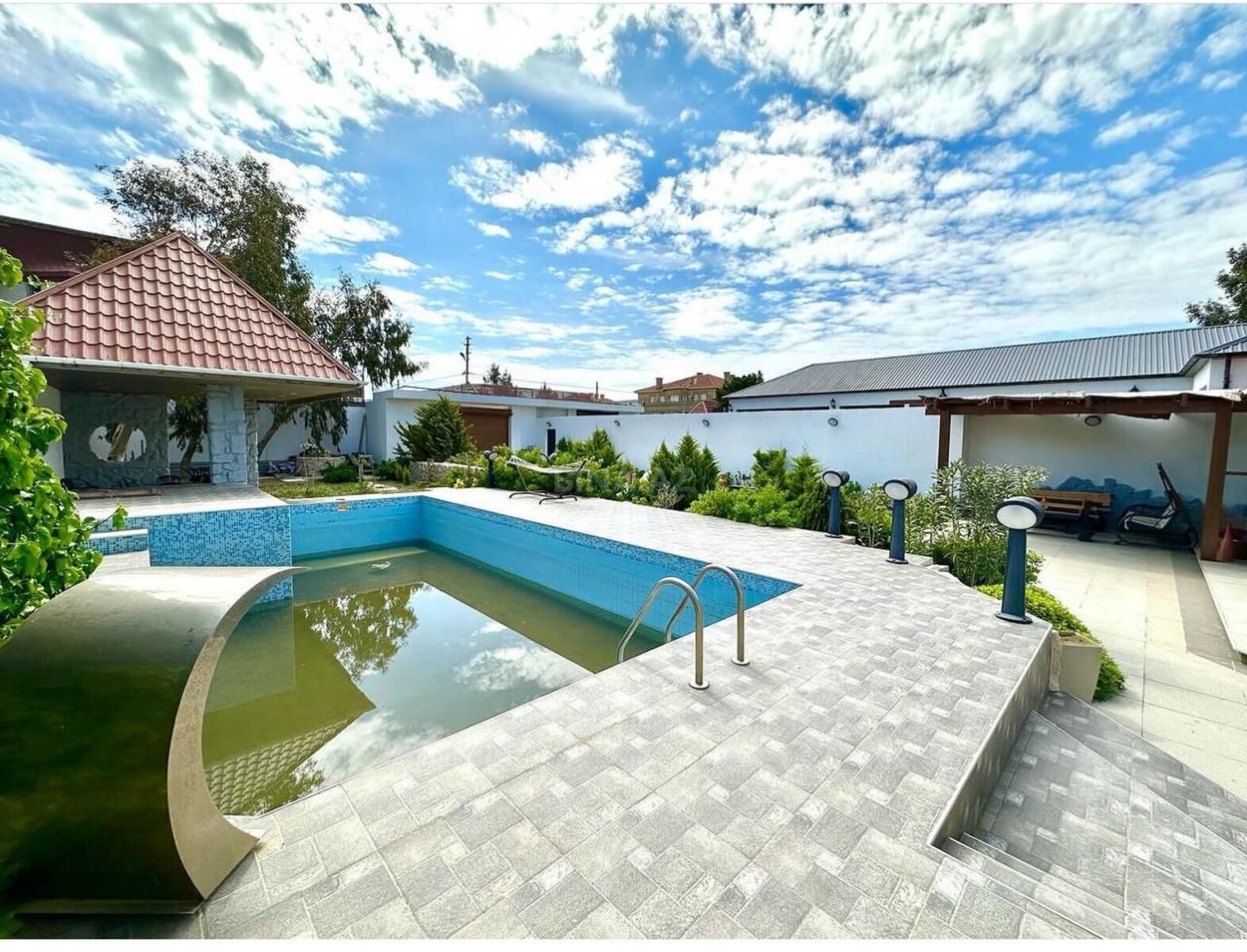 4 otaqlı həyət evi/bağ evi - Şüvəlan q. - 250 m² (2)