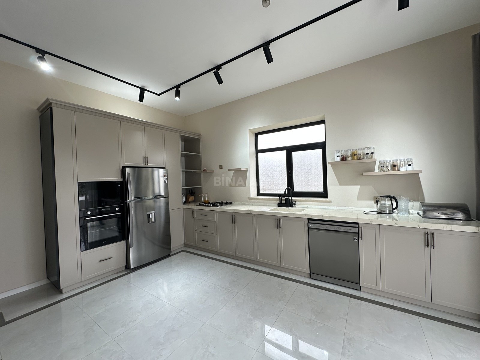 4 otaqlı həyət evi/bağ evi - Novxanı q. - 250 m² (15)