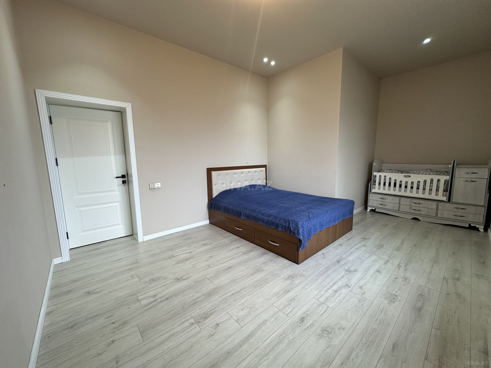 4 otaqlı həyət evi/bağ evi - Novxanı q. - 250 m² (19)