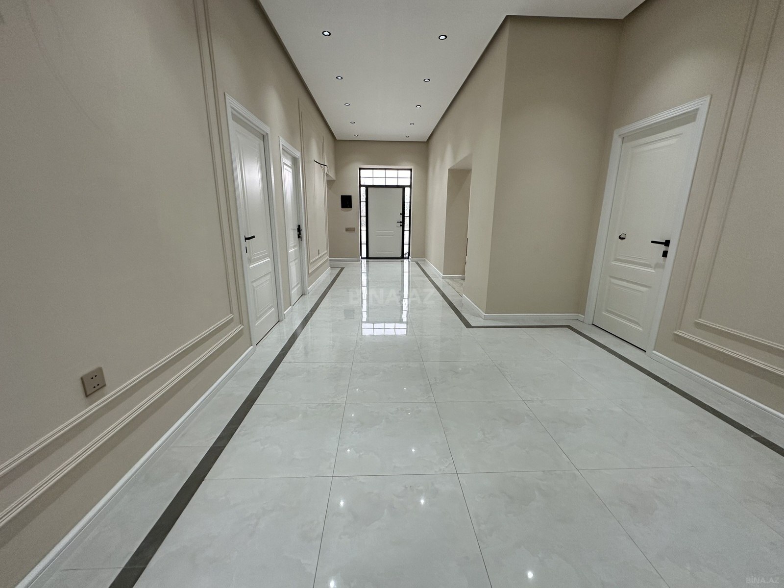 4 otaqlı həyət evi/bağ evi - Novxanı q. - 250 m² (10)