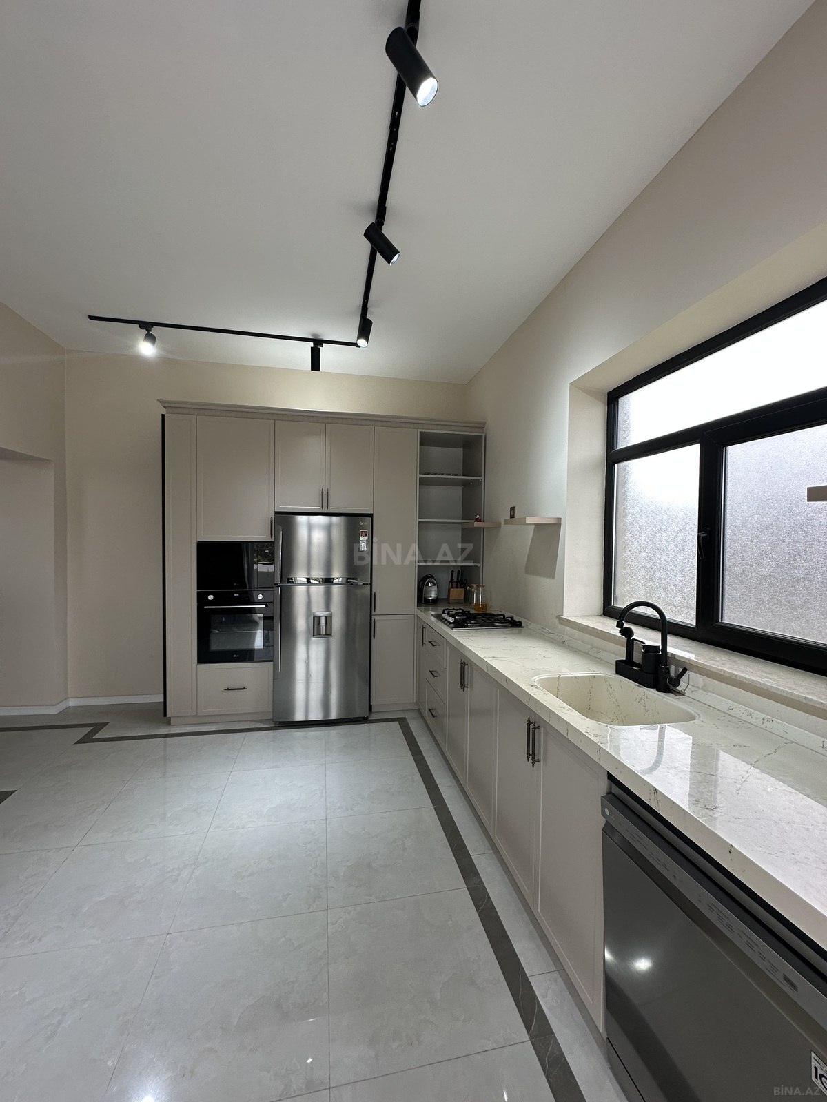 4 otaqlı həyət evi/bağ evi - Novxanı q. - 250 m² (17)