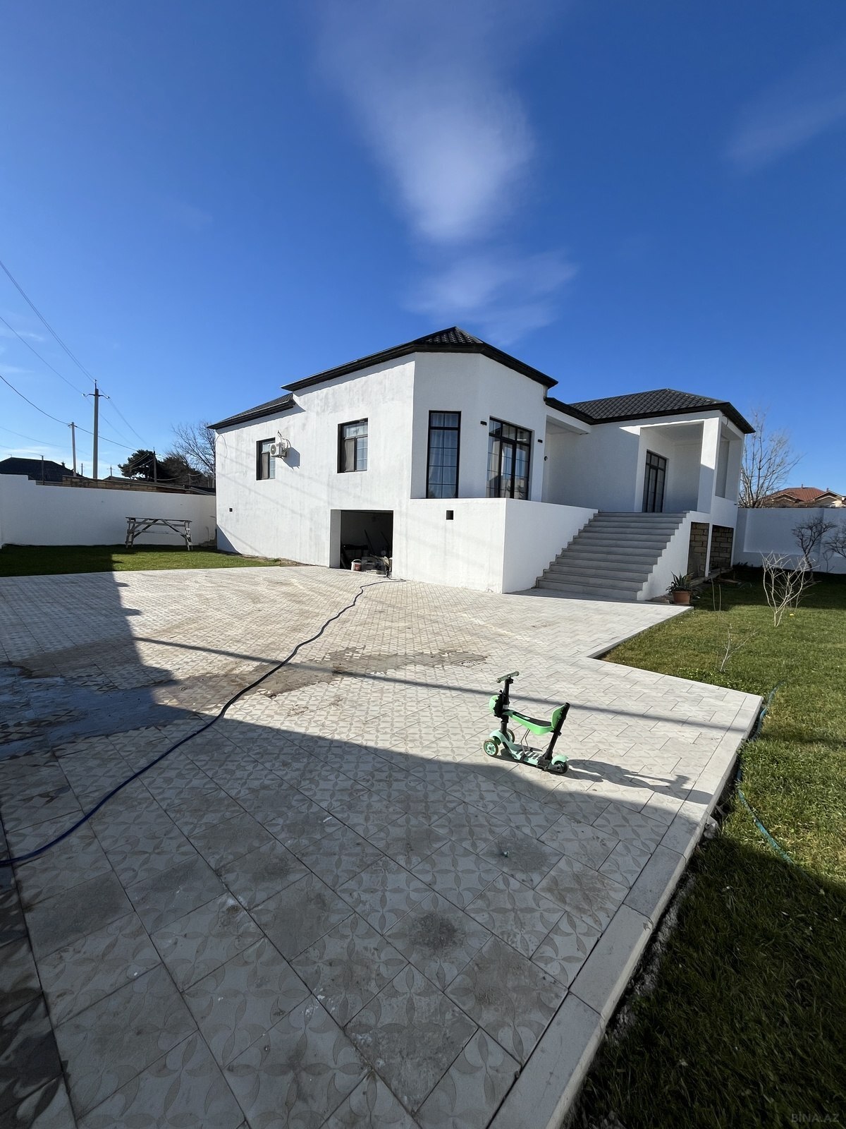 4 otaqlı həyət evi/bağ evi - Novxanı q. - 250 m² (1)