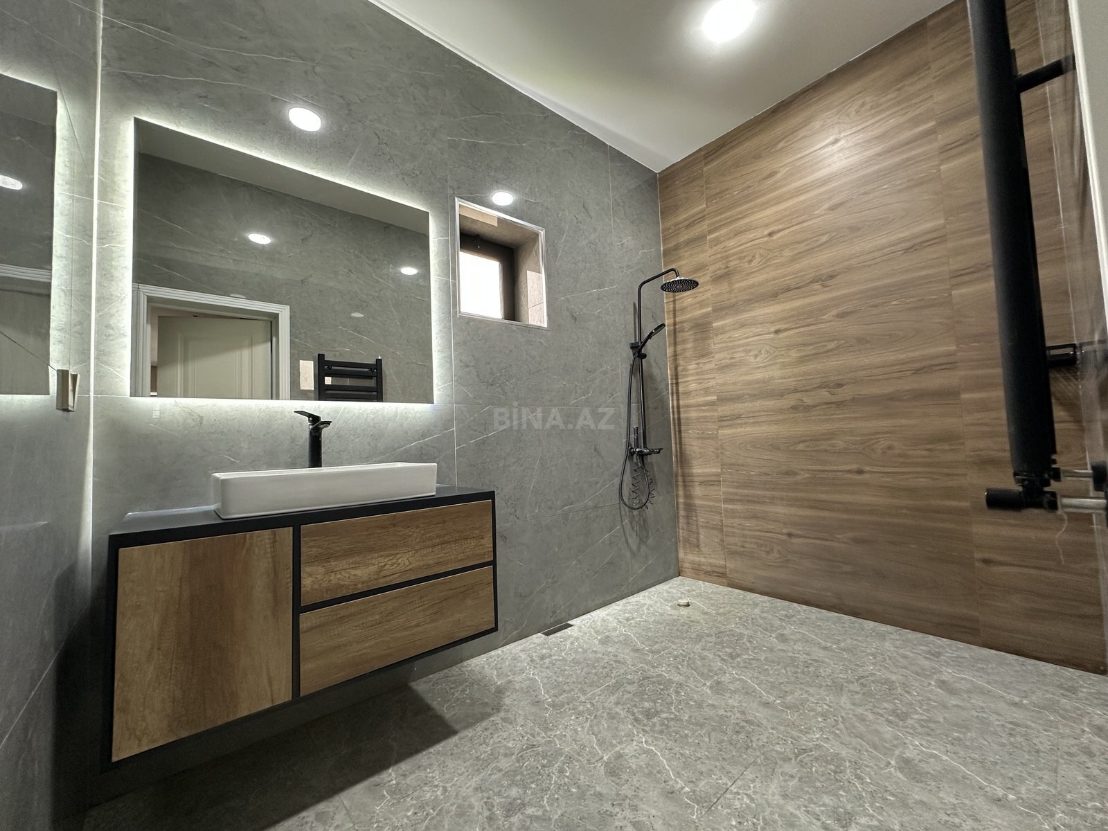 4 otaqlı həyət evi/bağ evi - Novxanı q. - 250 m² (26)