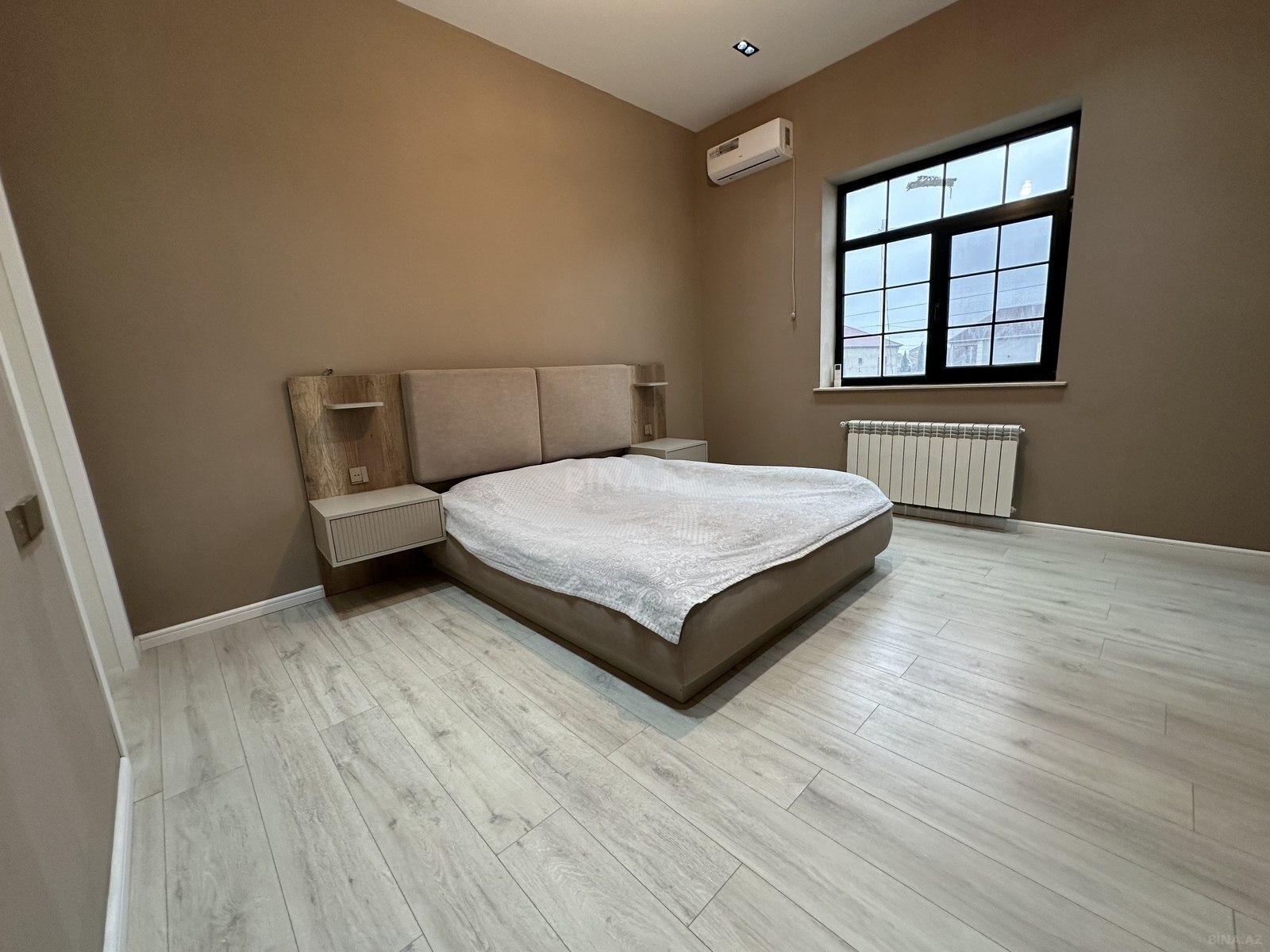 4 otaqlı həyət evi/bağ evi - Novxanı q. - 250 m² (21)