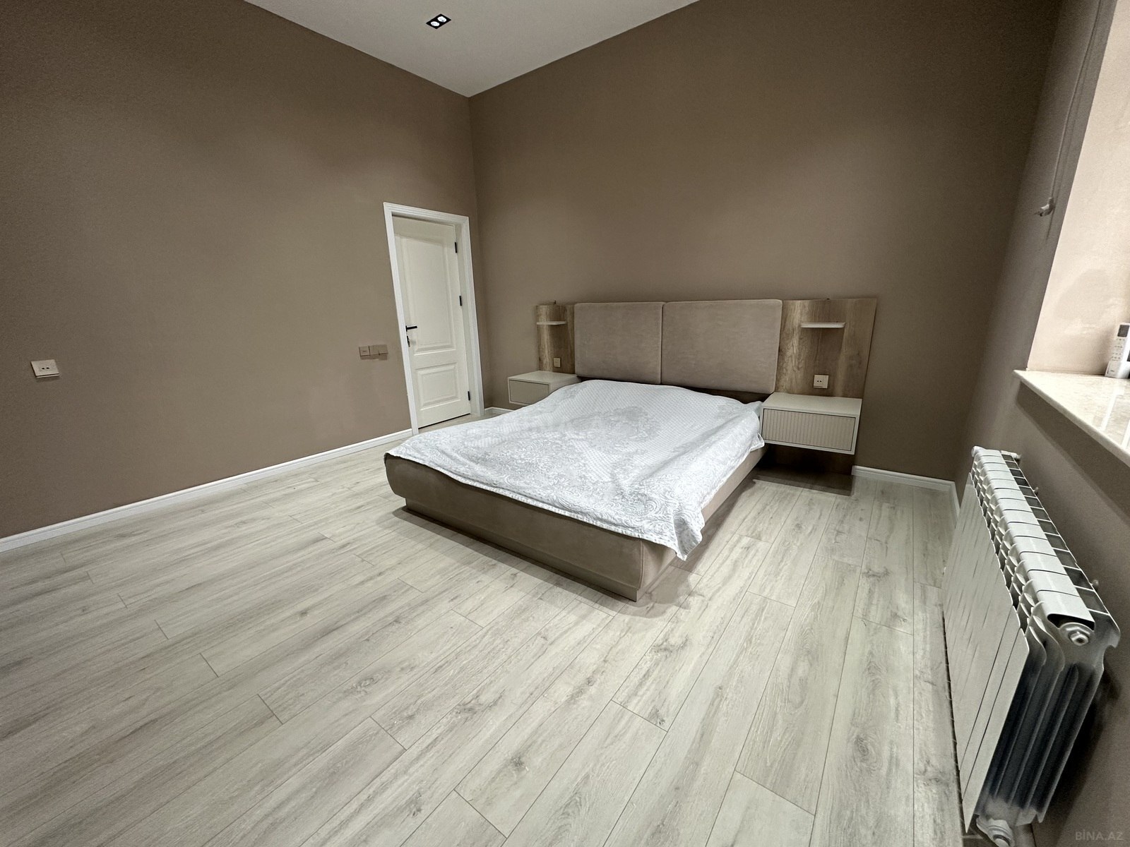 4 otaqlı həyət evi/bağ evi - Novxanı q. - 250 m² (22)