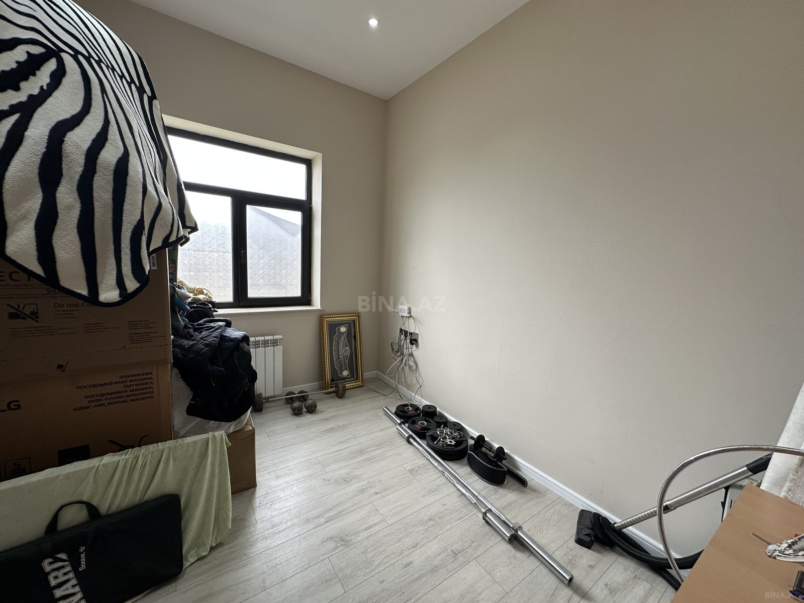 4 otaqlı həyət evi/bağ evi - Novxanı q. - 250 m² (28)