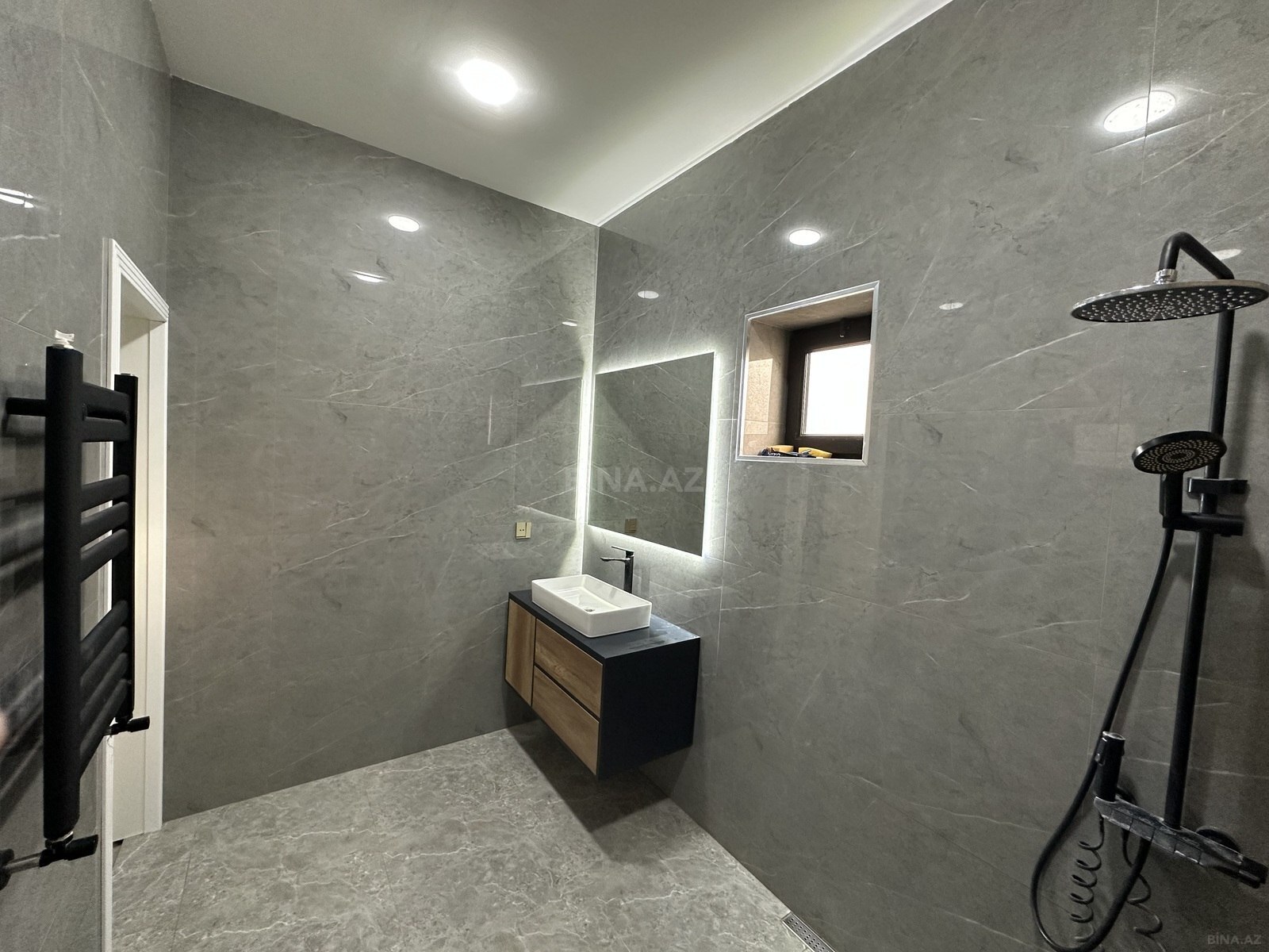 4 otaqlı həyət evi/bağ evi - Novxanı q. - 250 m² (27)