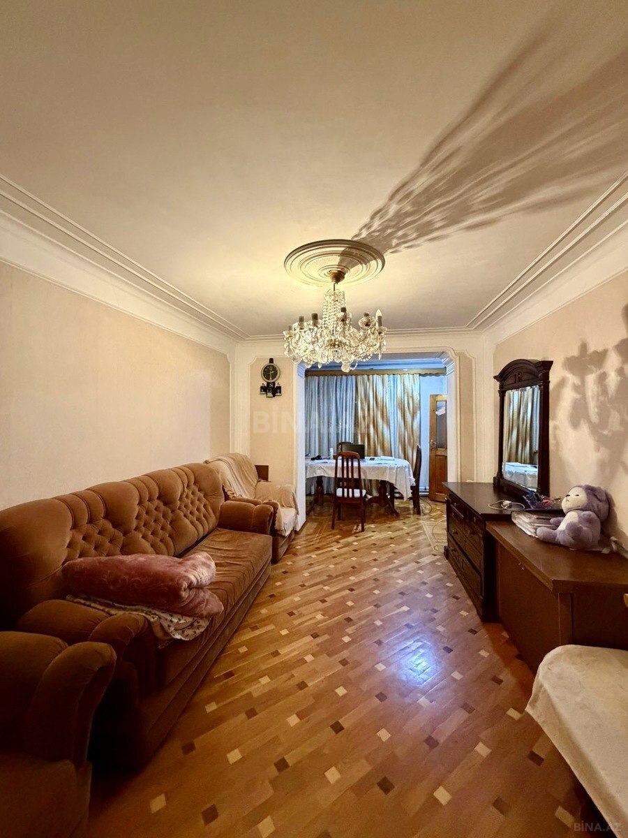 3 otaqlı köhnə tikili - İnşaatçılar m. - 80 m² (1)