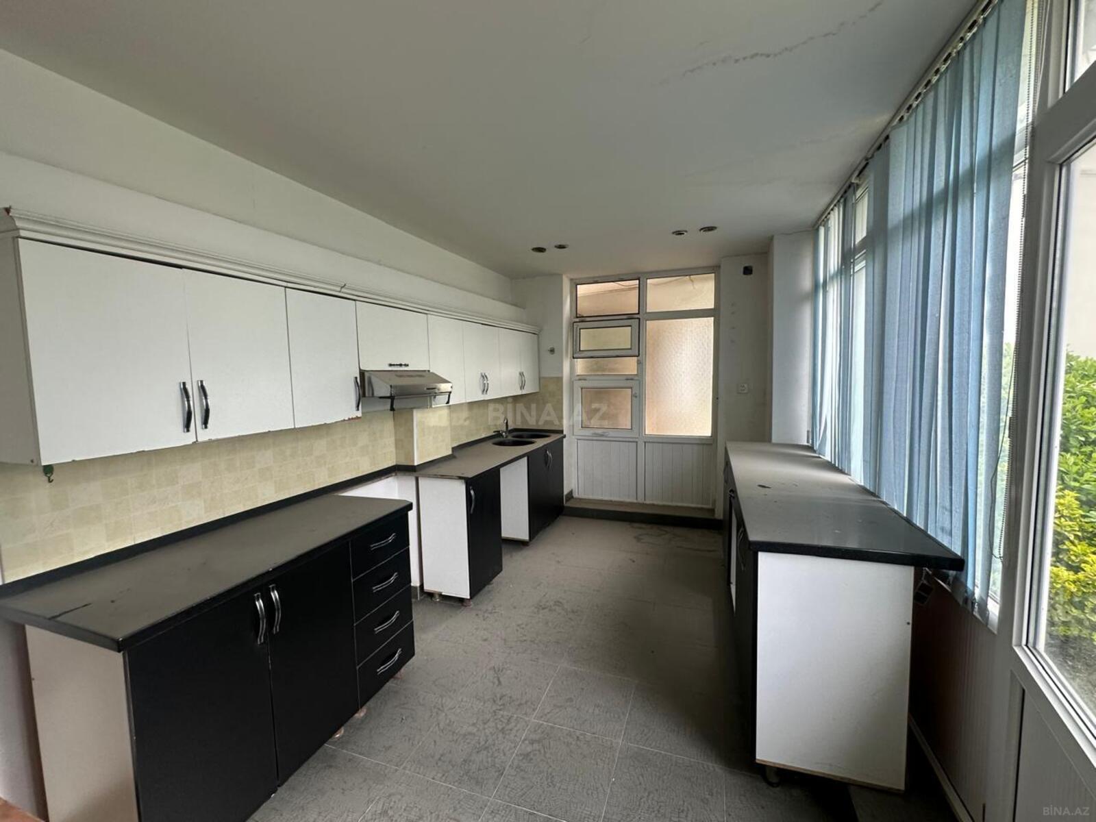 8 otaqlı həyət evi/bağ evi - Novxanı q. - 228 m² (15)