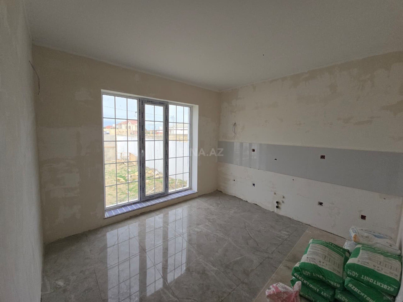 4 otaqlı həyət evi/bağ evi - Novxanı q. - 140 m² (1)
