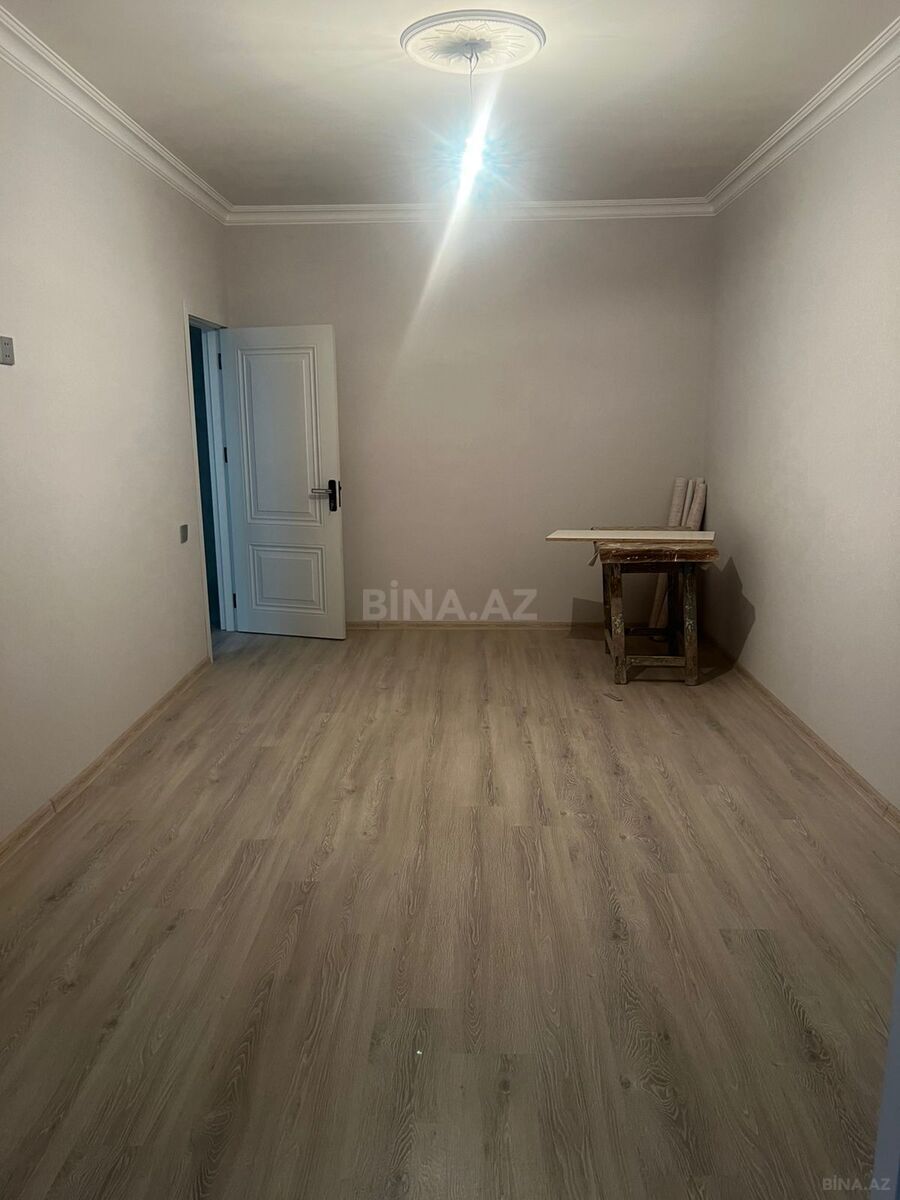 3 otaqlı köhnə tikili - Massiv D q. - 65 m² (1)