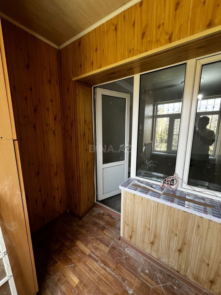 3 otaqlı köhnə tikili - Massiv D q. - 65 m² (2)
