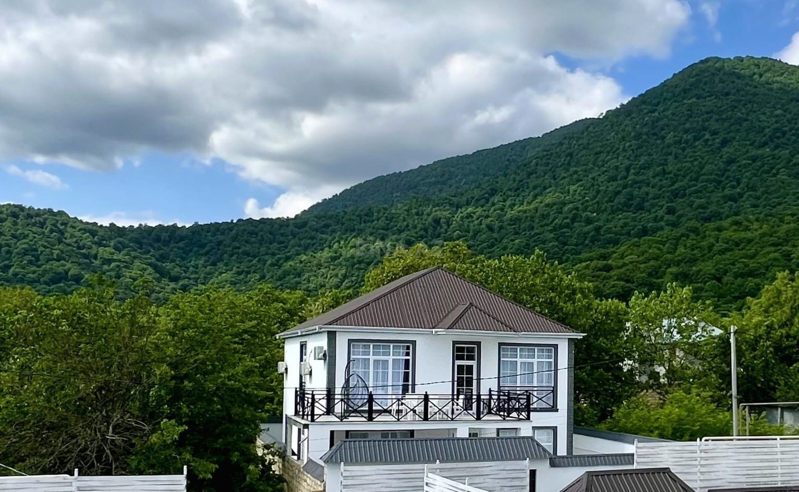 8 otaqlı həyət evi/bağ evi - Qəbələ - 220 m² (2)