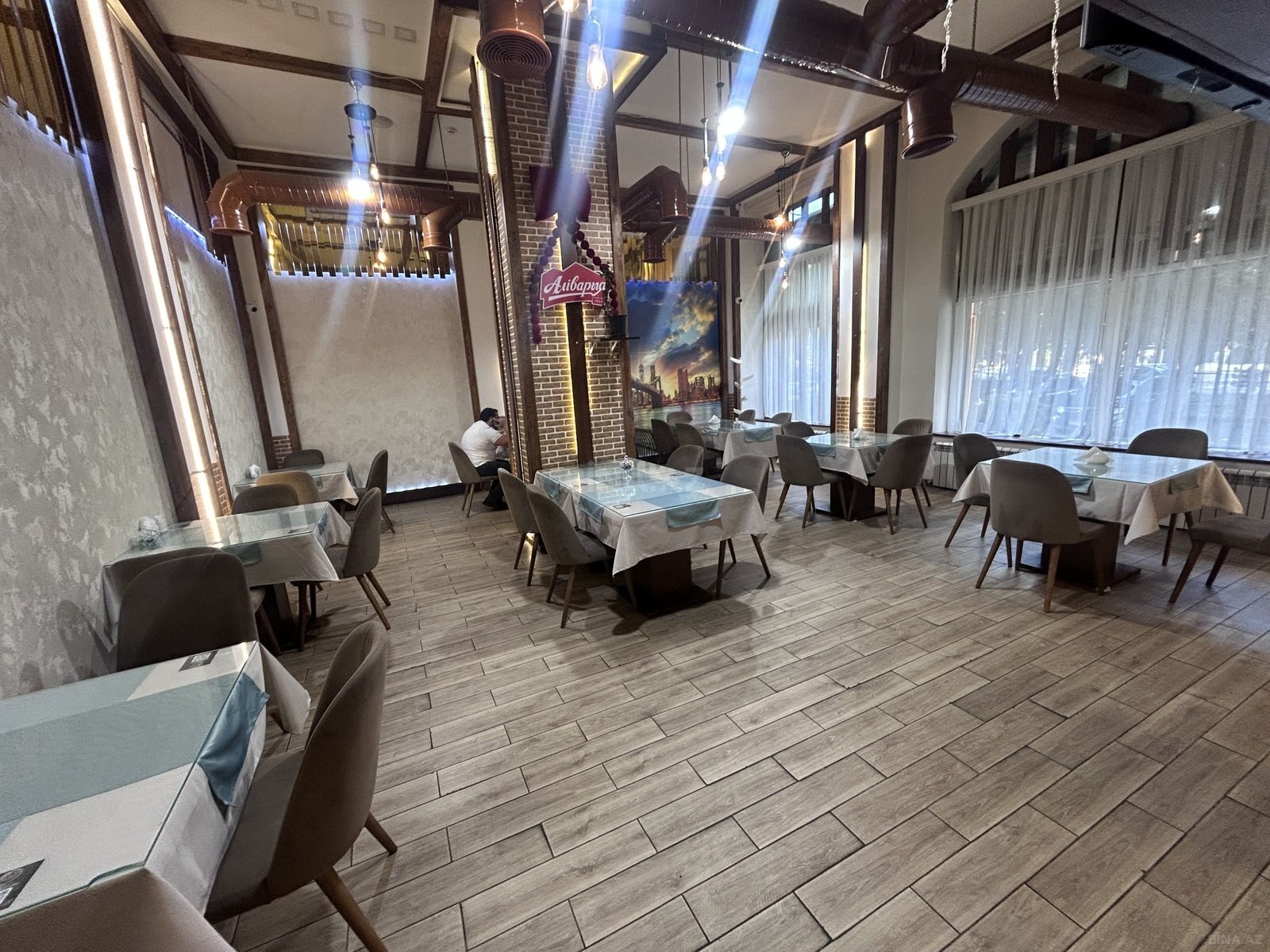 Obyekt - İnşaatçılar m. - 230 m² (1)