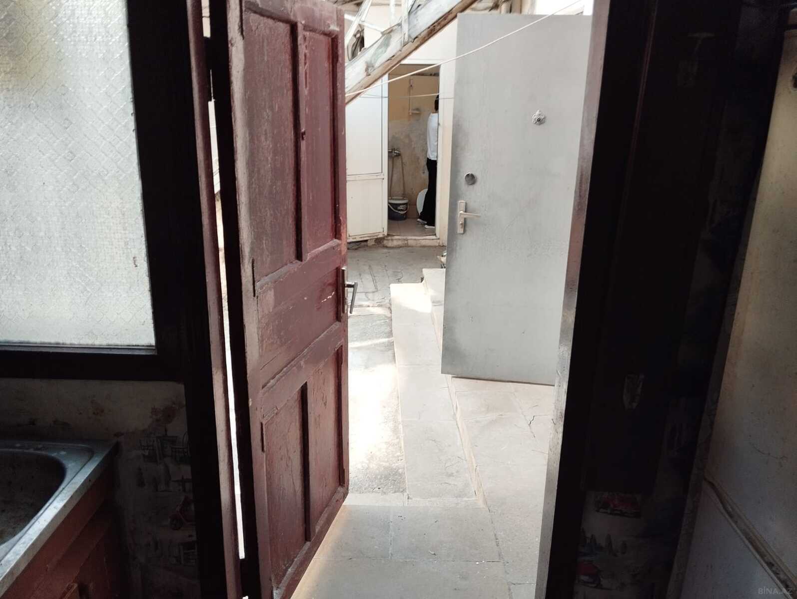 1 otaqlı Köhnə tikili, Nizami m., Bakı