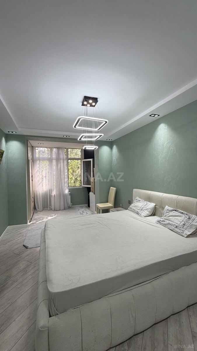 5 otaqlı Köhnə tikili, Bakıxanov q., Bakı
