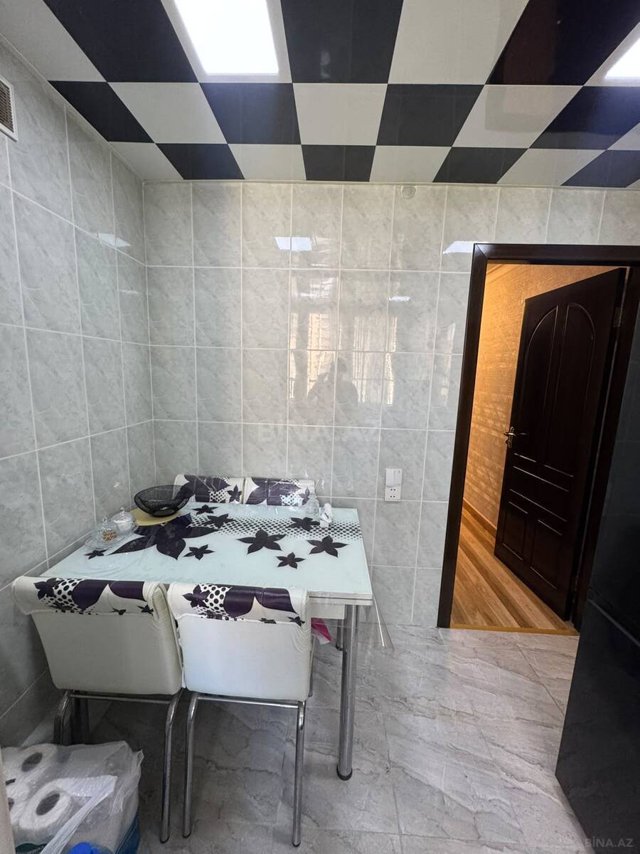 3 otaqlı Köhnə tikili, 28 May m., Bakı