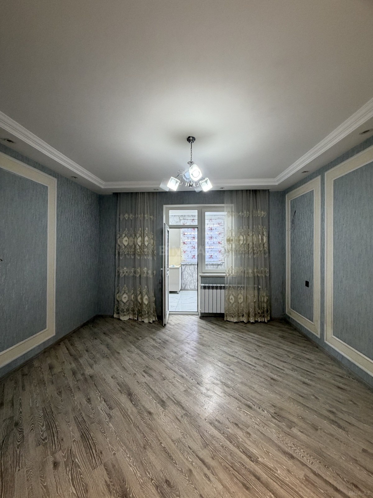 3 otaqlı Köhnə tikili, Bakıxanov q., Bakı