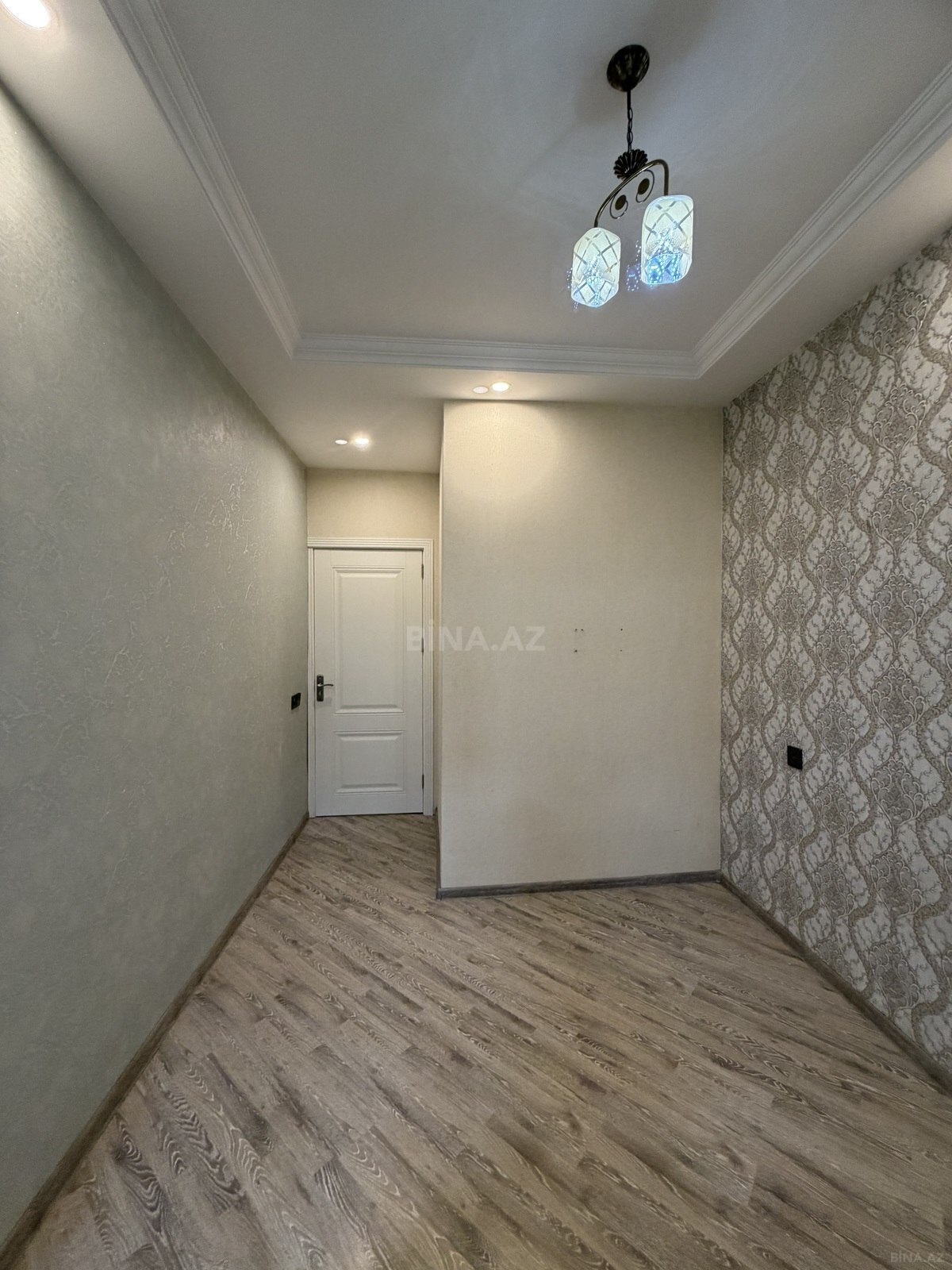 3 otaqlı Köhnə tikili, Bakıxanov q., Bakı