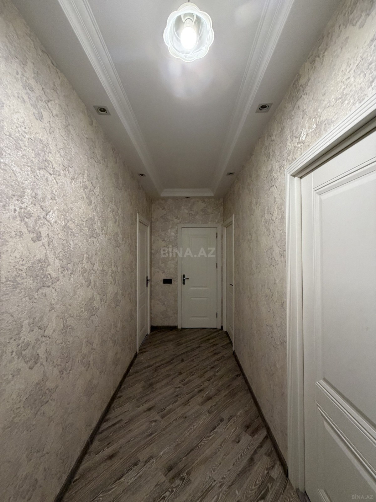 3 otaqlı Köhnə tikili, Bakıxanov q., Bakı