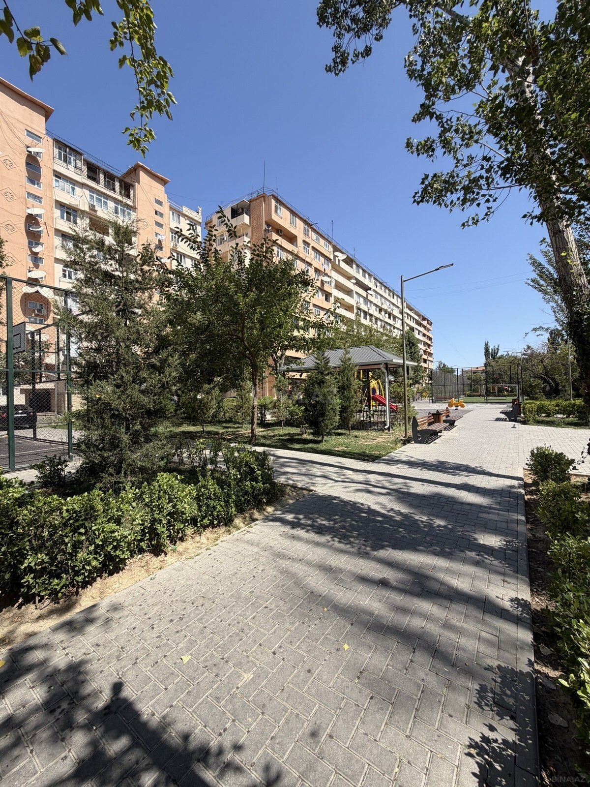 3 otaqlı Köhnə tikili, Bakıxanov q., Bakı