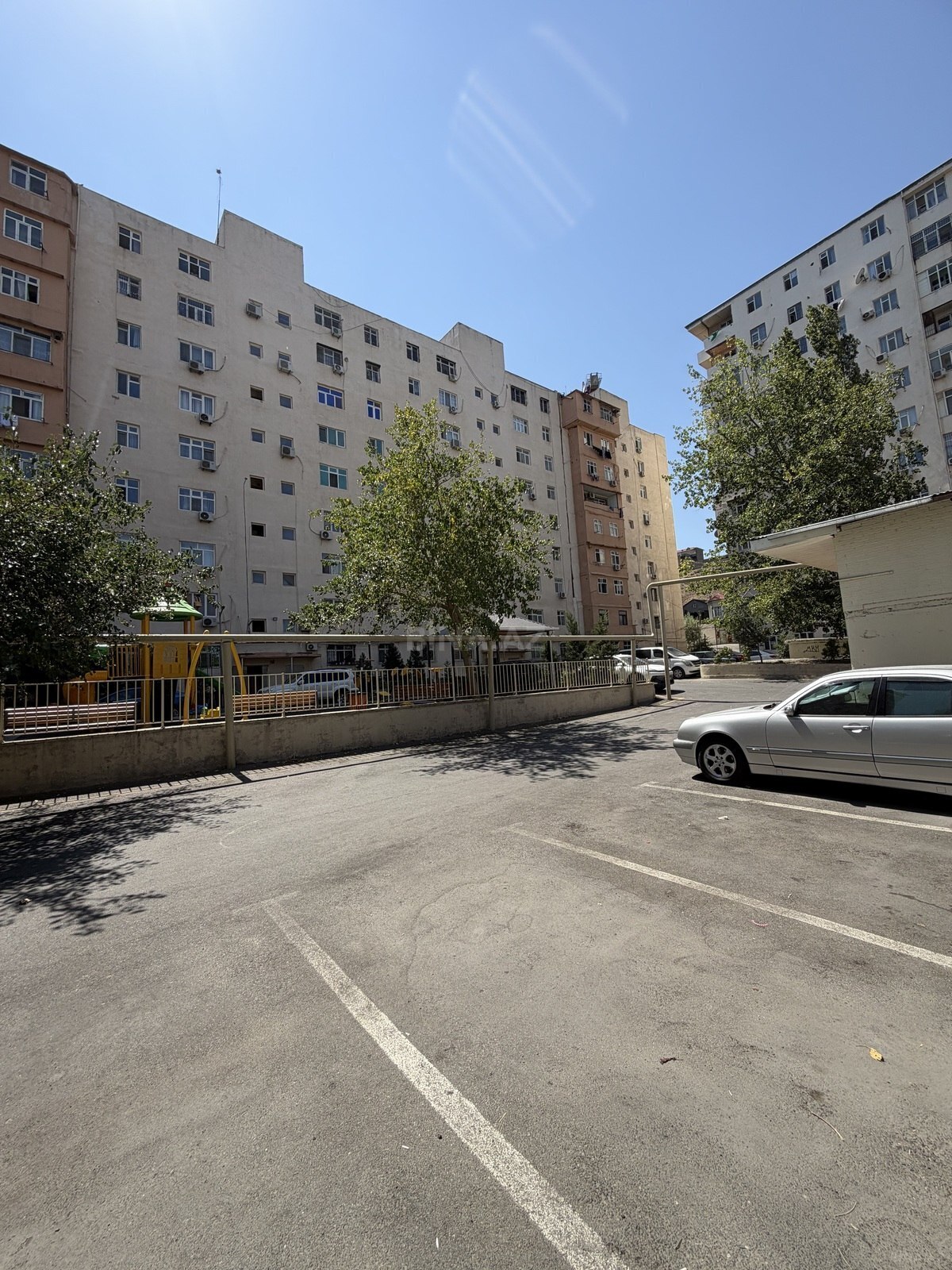 3 otaqlı Köhnə tikili, Bakıxanov q., Bakı