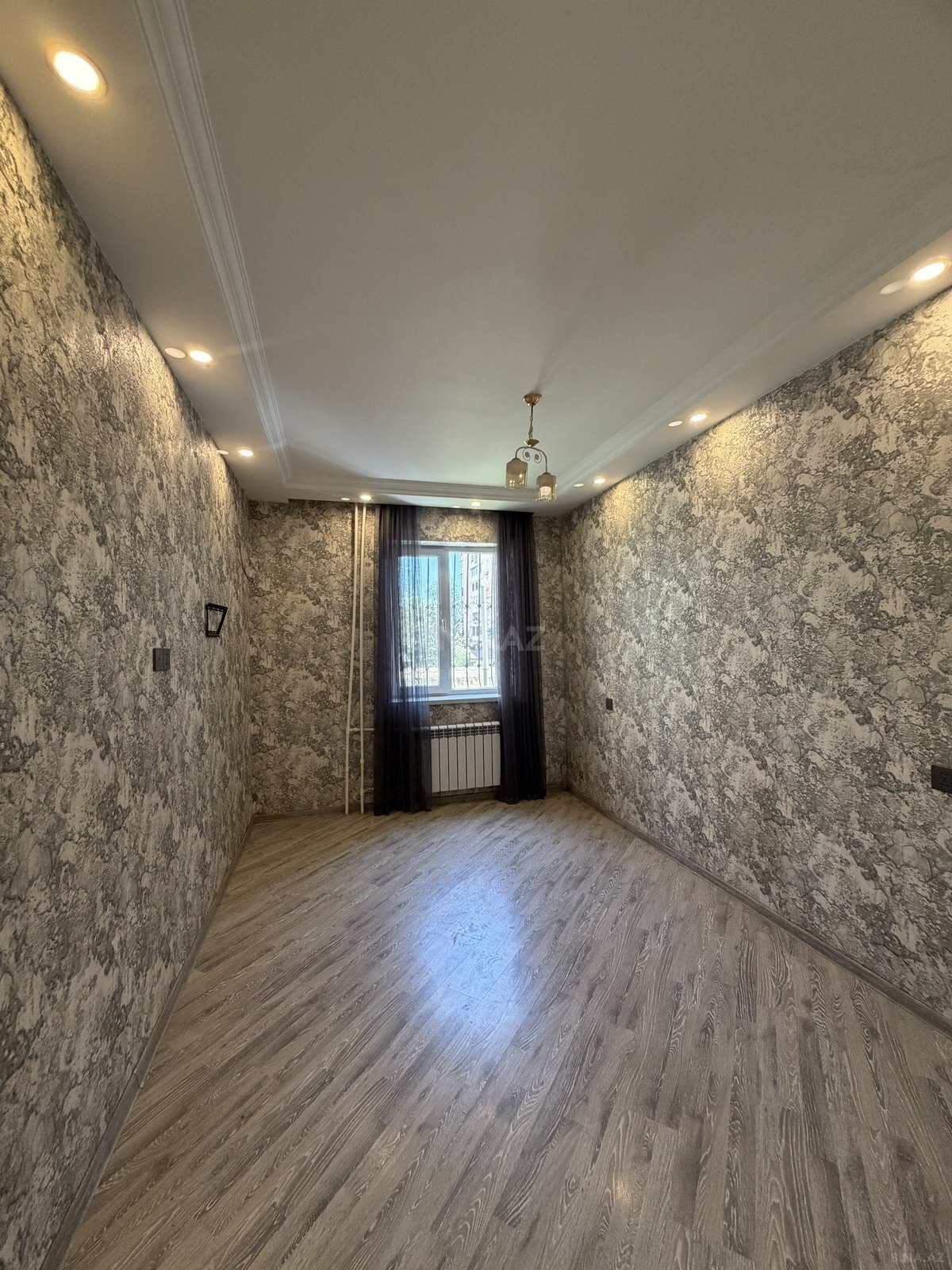3 otaqlı Köhnə tikili, Bakıxanov q., Bakı