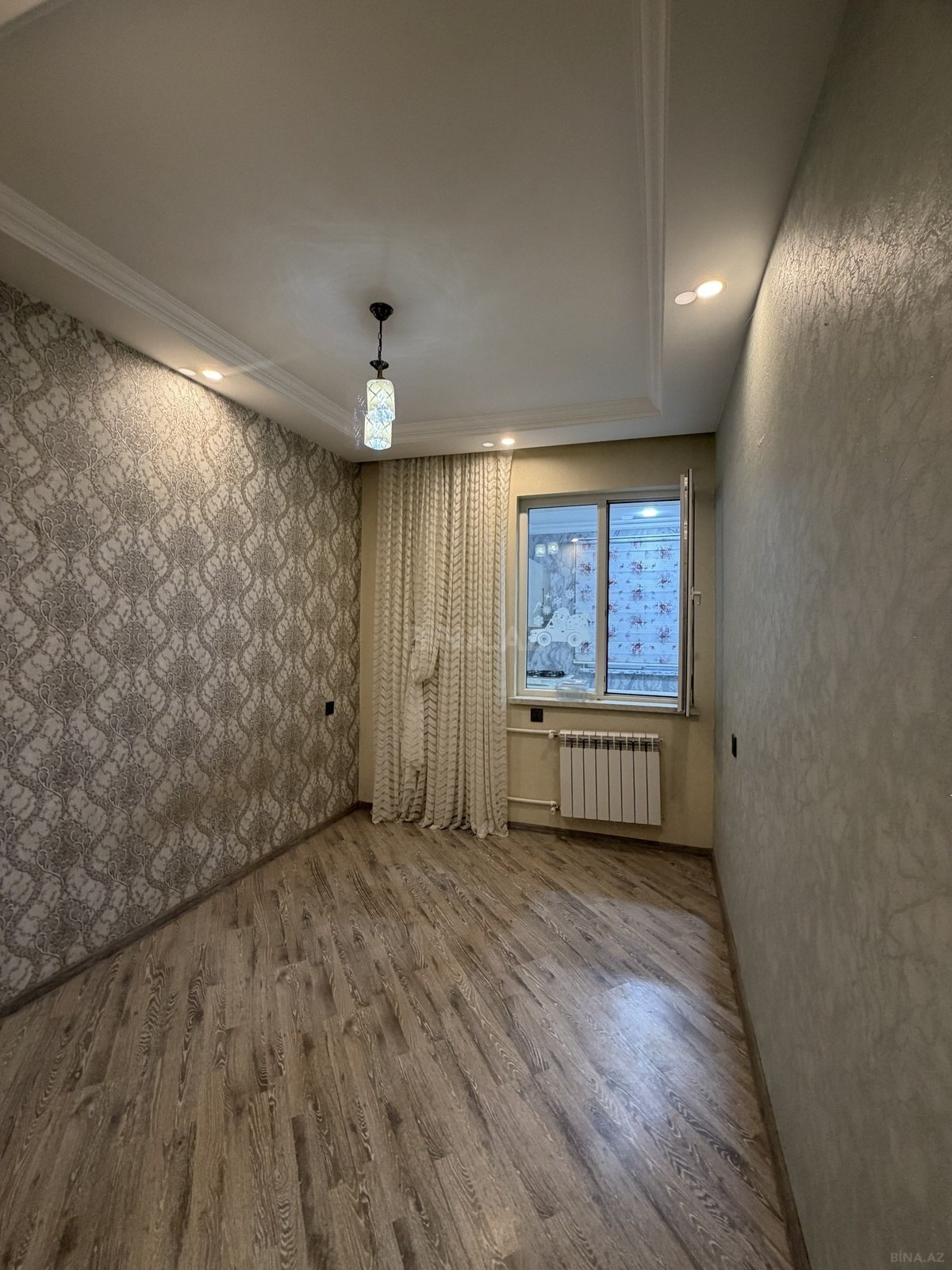 3 otaqlı Köhnə tikili, Bakıxanov q., Bakı