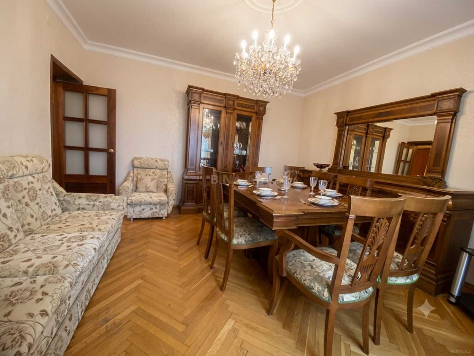 4 otaqlı Köhnə tikili, Elmlər Akademiyası m., Bakı