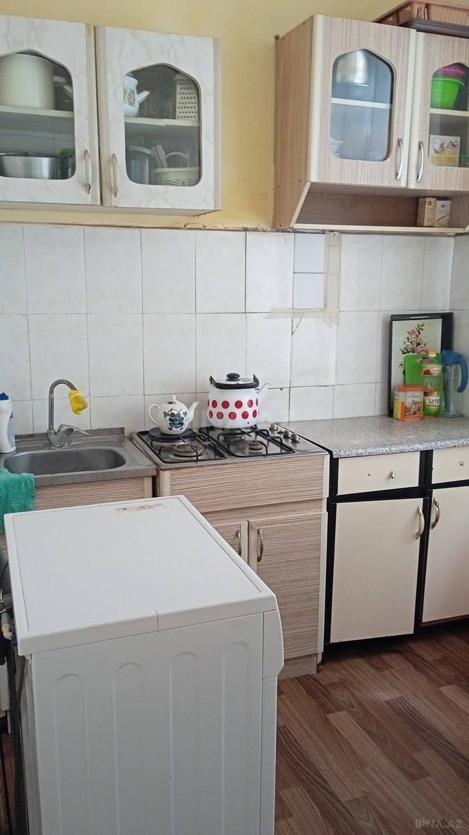 1 otaqlı Köhnə tikili, Memar Əcəmi m., Bakı