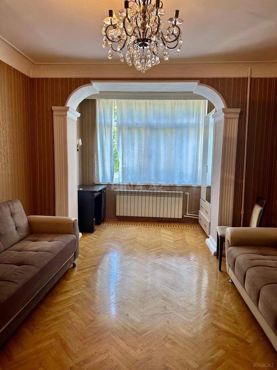 3 otaqlı Köhnə tikili, 8-ci mikrorayon q., Bakı