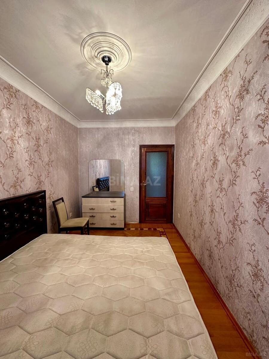 3 otaqlı Köhnə tikili, 8-ci mikrorayon q., Bakı
