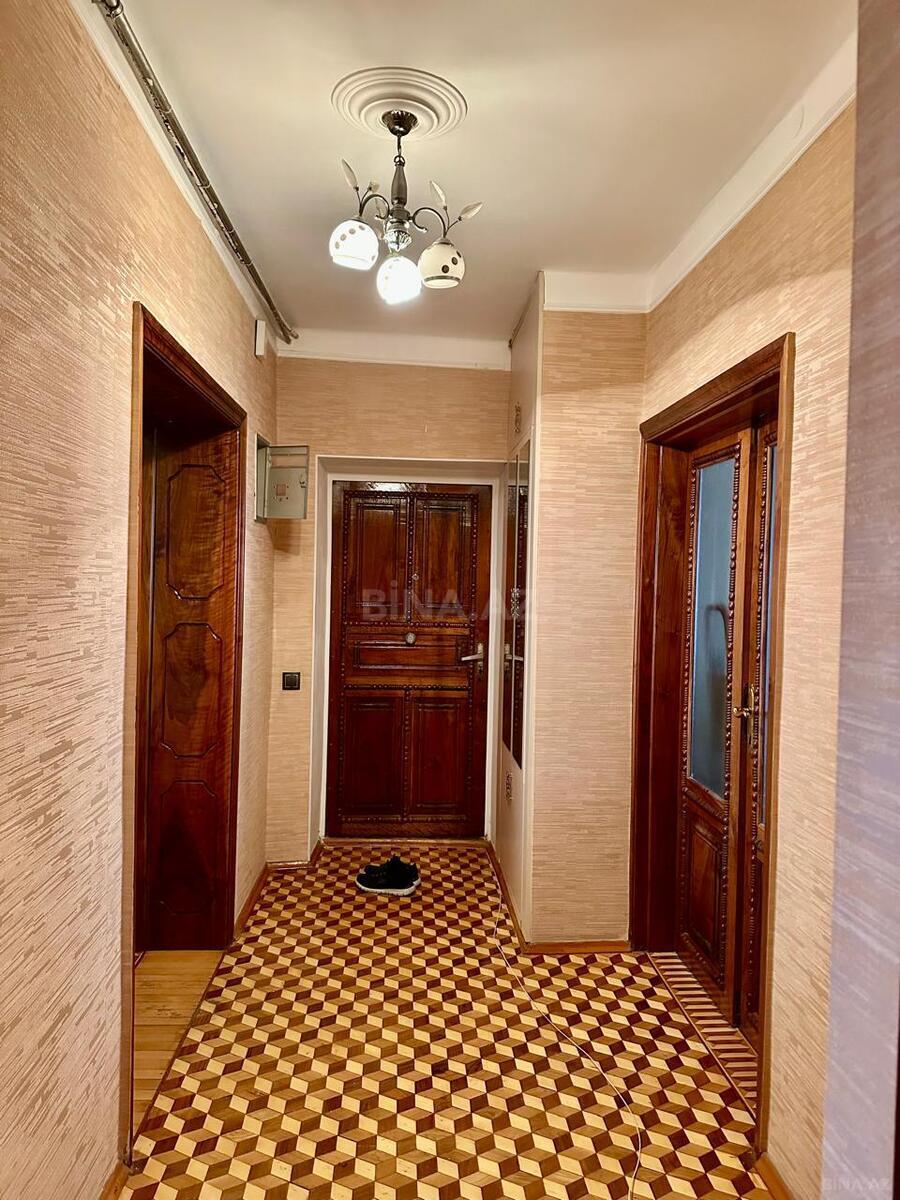 3 otaqlı Köhnə tikili, 8-ci mikrorayon q., Bakı